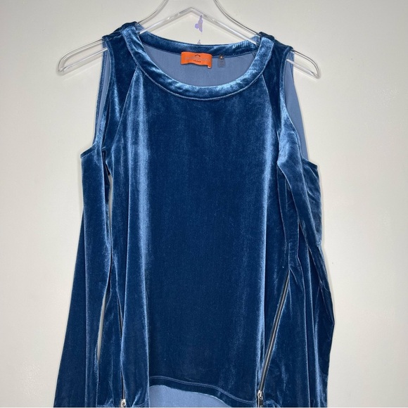 Patrizia Luca cold shoulder velvet top - Picture 2 of 11